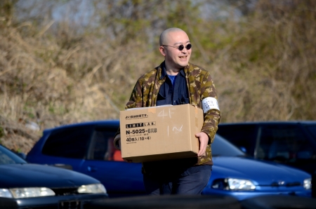 �������F